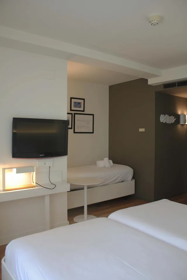 غرفة ثلاثية، Pol And Grace Hotel Formerly Guillermo Tell 1/5