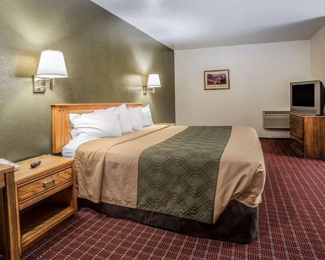 غرفة بسرير كينج، Rodeway Inn Hurricane Zion National Park Area 6/6