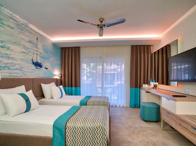 غرفة بسرير مزدوج بإطلالة على البحر، Pirates Beach Club All Inclusive 1/6