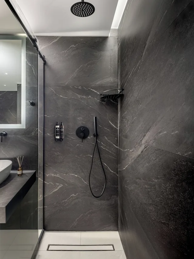 غرفة سوبيريور بسرير كينج بشرفة مع أريكة، Urban K Hotel Athens 6/6
