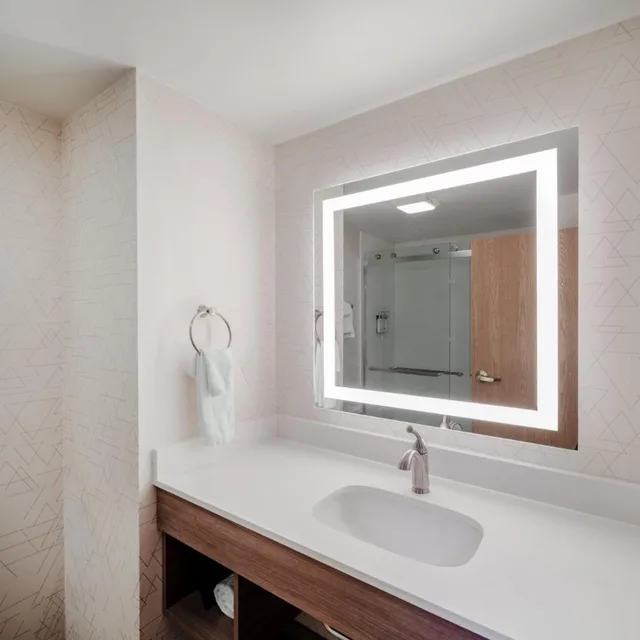 جناح بسرير كينج مع أريكة، Holiday Inn Express Hotel & Suites Vicksburg 3/3
