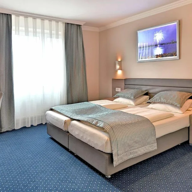 غرفة سوبيريور بسرير مزدوج، St. Joseph Hotel 2/8