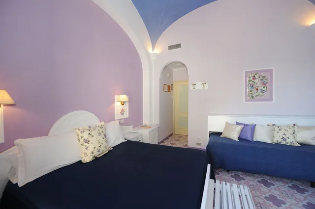 غرفة بسرير مزدوج أو سريرين منفصلين بإطلالة جزئية على البحر، Hotel La Bussola 6/10