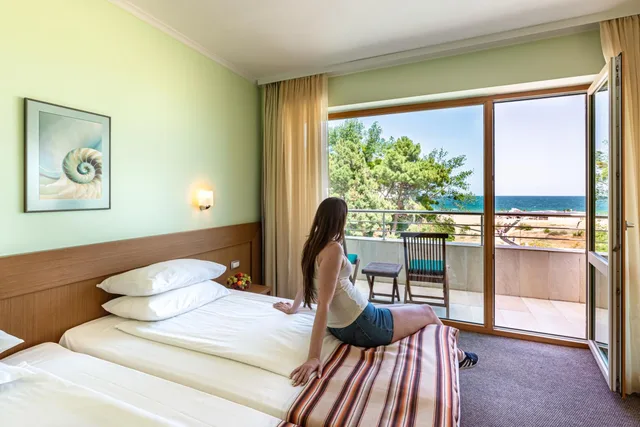 غرفة بسرير مزدوج أو سريرين منفصلين بشرفة، Jeravi Hotel 2/10