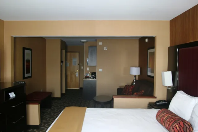 Suite, King Bed, Holiday Inn Express Hotel & Suites Vineland Millville 2/7