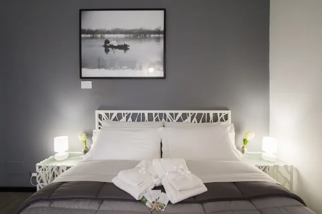 Design, Double or Twin Bed, City View, City Lights Rome 2/4