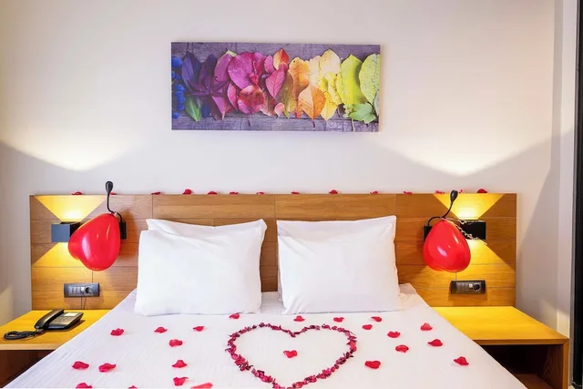 غرفة بريميوم بسرير مزدوج بإطلالة جزئية على البحر، Lei Hotel 4/6