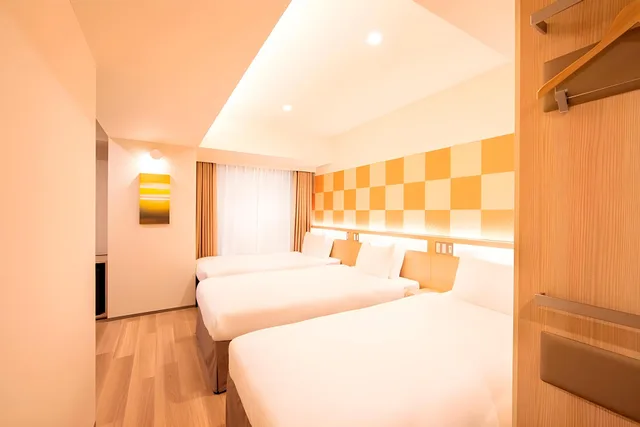 غرفة عائلية ثلاثية بثلاثة أسرّة، Karaksa Hotel Tokyo Station 2/2