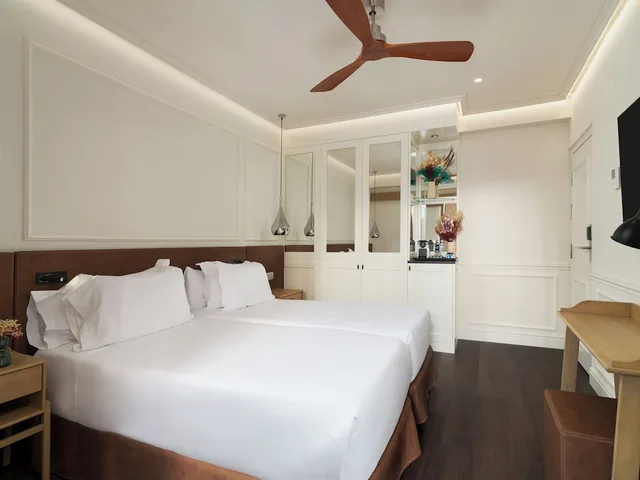 غرفة كلاسيكية بسريرين منفصلين بشرفة، H10 Universitat Hotel 2/6