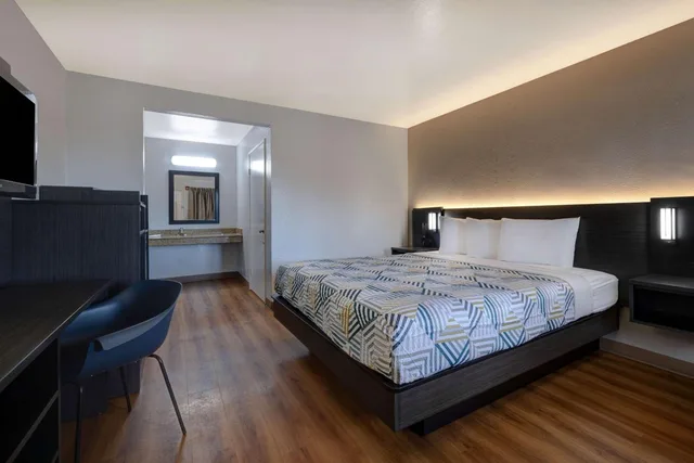 غرفة بسرير كينج للمدخنين لذوي الإعاقة، Motel6 Buttonwillow, CA - Central 2/10
