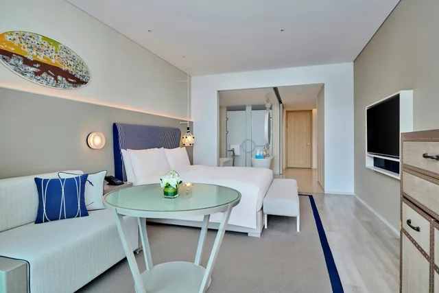 Deluxe, King Bed, Ocean View, The Mermoon Resort Hainan Tufu Bay, Tapestry by Hilton 3/4