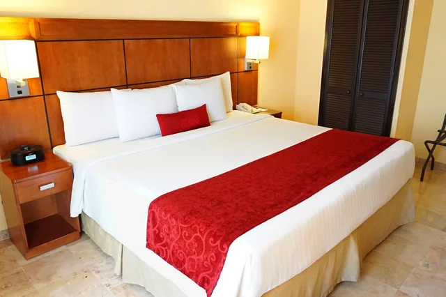 جناح جونيور بسرير كينج بإطلالة على المدينة مع أريكة، Courtyard By Marriott Puebla Las Animas 3/10