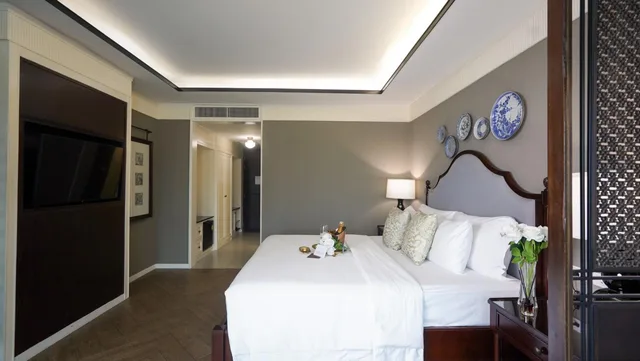 غرفة بسرير مزدوج بإطلالة على المسبح، Marina Gallery Resort - KACHA – Kalim Bay 1/6