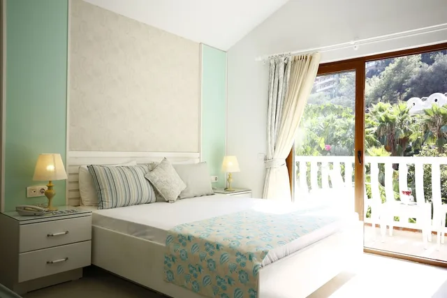 غرفة بسرير مزدوج بإطلالة على الحديقة، Flamingo Hotel 1/3