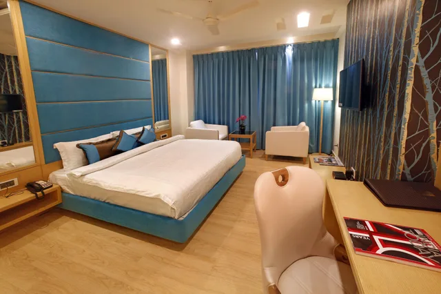 غرفة ديلوكس بسرير مزدوج بإطلالة على المدينة بغرفة نوم واحدة، Hotel Ln Courtyard 1/4