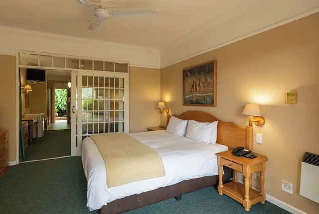 غرفة عائلية بسرير كينج وسريرين منفصلين بغرفتي نوم، Cathedral Peak Hotel 1/5