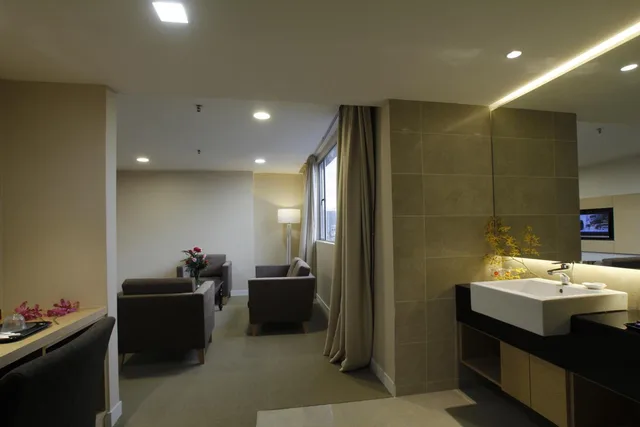 جناح جونيور، Hotel Excelsior Ipoh 8/8