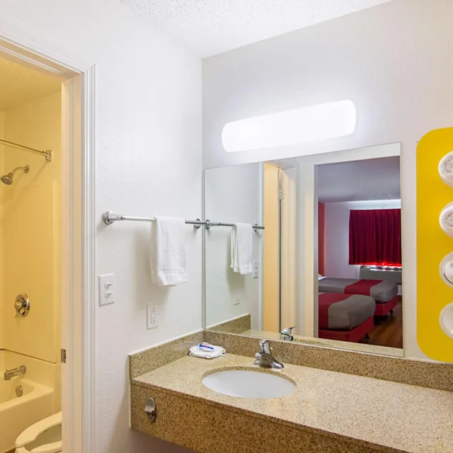 Room, King Bed, Accessible, Motel6 Lawton, OK 7/7