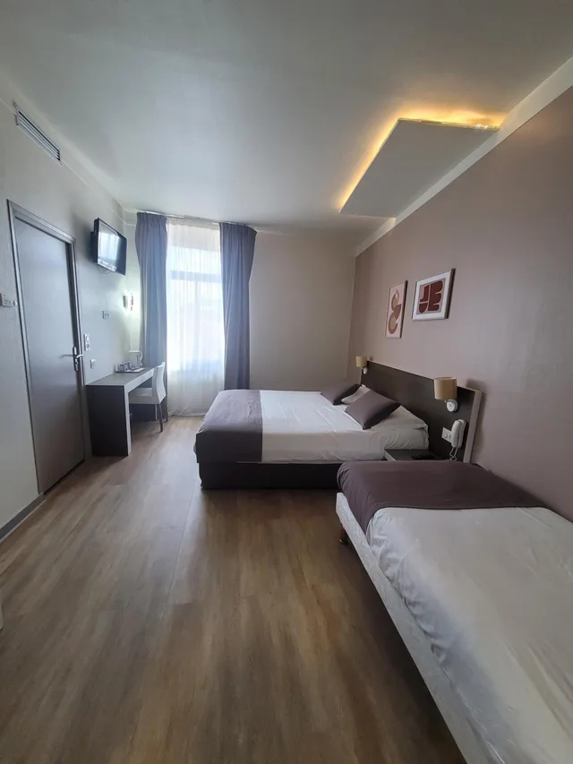 غرفة كومفورت ثلاثية بسرير مزدوج وسرير فردي، Kyriad Orange Centre 1/10