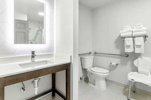 Suite, 2 Queen Beds, Sofa, Accessible, Comfort Suites Mount Vernon 3/3