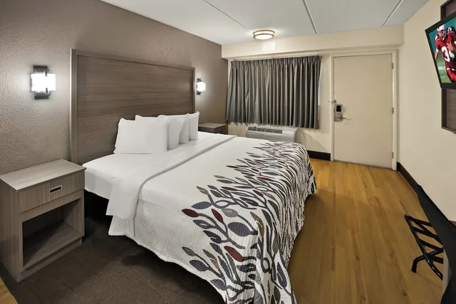 غرفة قياسية بسرير مزدوج لذوي الإعاقة، Red Roof Inn Chapel Hill - UNC 3/10