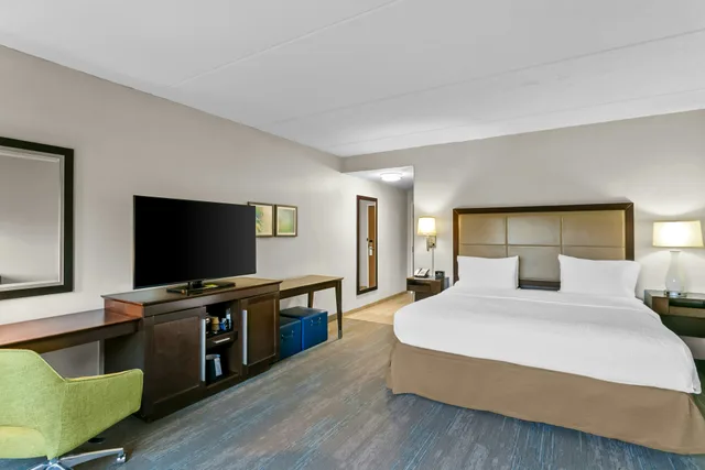 غرفة بسرير كينج، Hampton Inn Suites Baltimore Woodlawn 1/1
