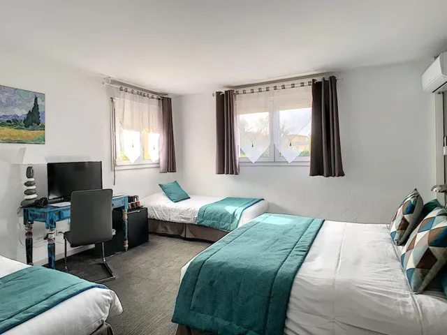 غرفة رباعية بسرير كوين وسريرين منفصلين، Les Bastides St. Paul 7/10