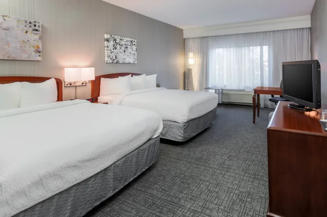 غرفة بسريرين كوين، Courtyard by Marriott Roseville Galleria Mall/Creekside Ridge Drive 3/10