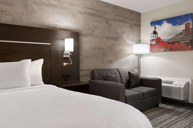 غرفة بسرير كينج، Days Inn By Wyndham Kingston 2/2