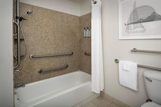 غرفة بسرير مزدوج لذوي الإعاقة، Courtyard Seattle Kirkland 1/2
