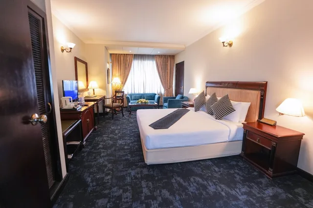 جناح بسريرين كينج، Hotel Sarina 8/10