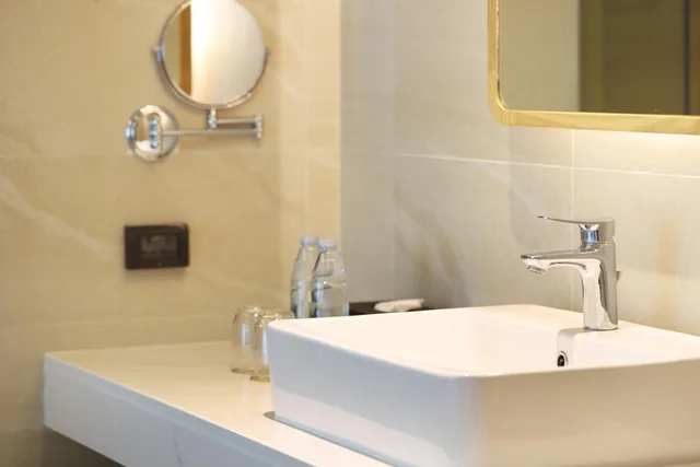 جناح بسرير كينج بإطلالة على المسبح، The Signature Hotel Airport 9/10