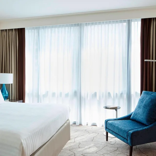 Suite, Lounge Access, London Marriott Hotel Canary Wharf 2/4