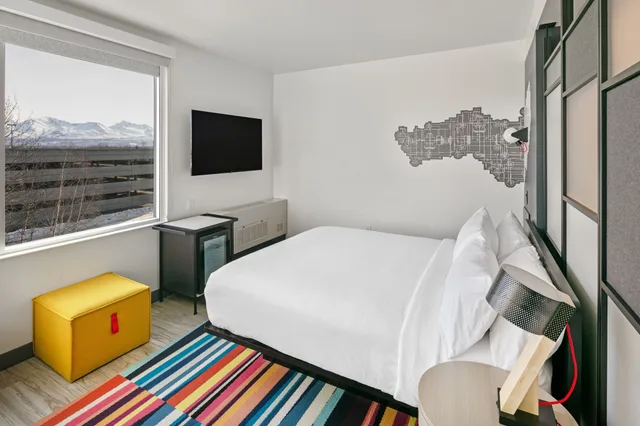 Room, King Bed, Accessible, Aloft Anchorage 3/8