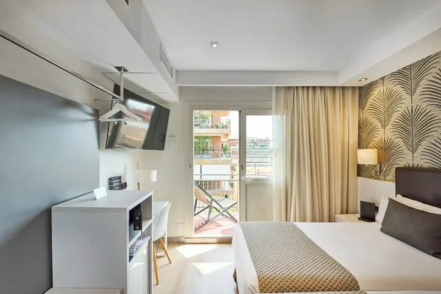 Room, Queen Bed, Balcony, Catalonia Castellnou 6/10