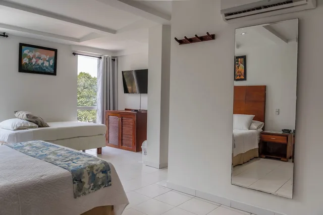 غرفة ديلوكس ثلاثية بسرير مزدوج مع أريكة، Coral Reef Hotel 5/9