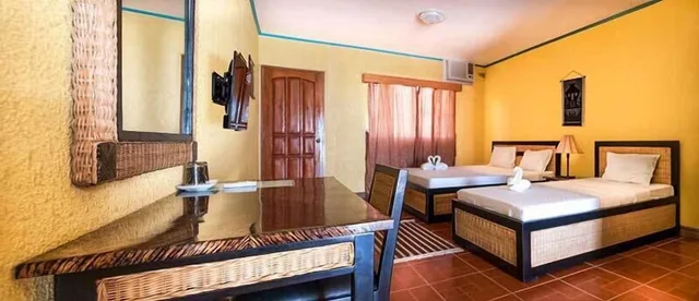 Deluxe, Queen Bed, Marlins Beach Resort 2/7