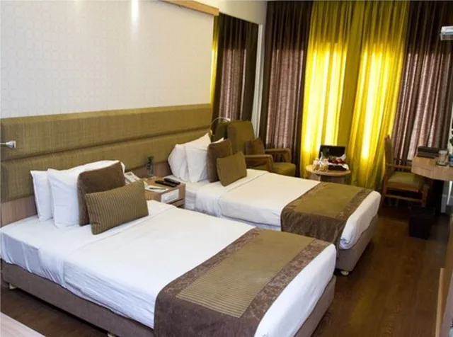 Executive, Single Bed, Centre Point Hotel 1/2