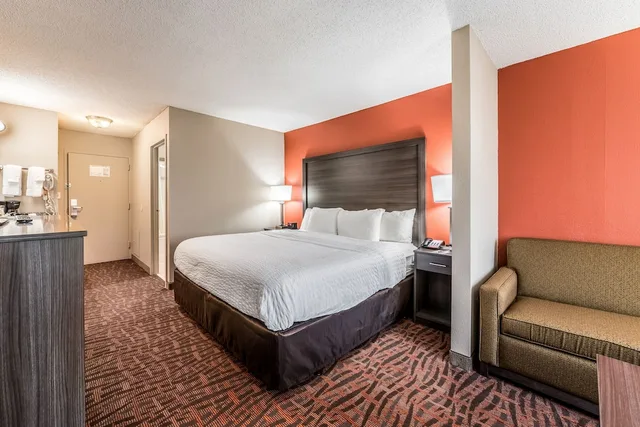 جناح جونيور بسرير كينج مع أريكة، Lake Norman Inn and Suites (ex Clarion) 1/1