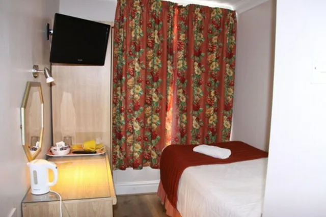 غرفة مفردة، Ambassador Hotel 2/5