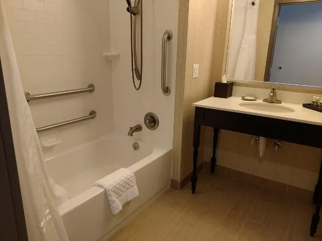 Room, King Bed, Bathtub, Accessible, Best Western Plus Dayton Hotel & Suites 8/9