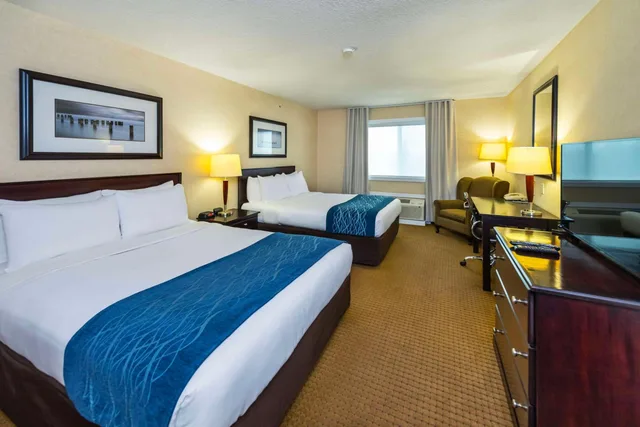 غرفة بسرير كينج وسريرين كوين، Comfort Inn And Suites Edson Yellowhead Highway 4/10