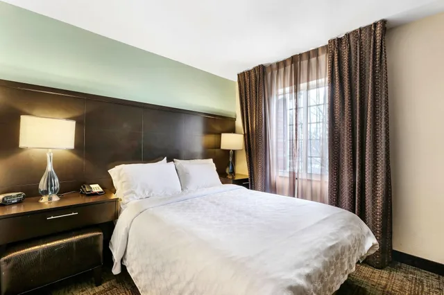 جناح بغرفتي نوم بمطبخ، Staybridge Suites Philadelphia-Mt. Laurel 1/3