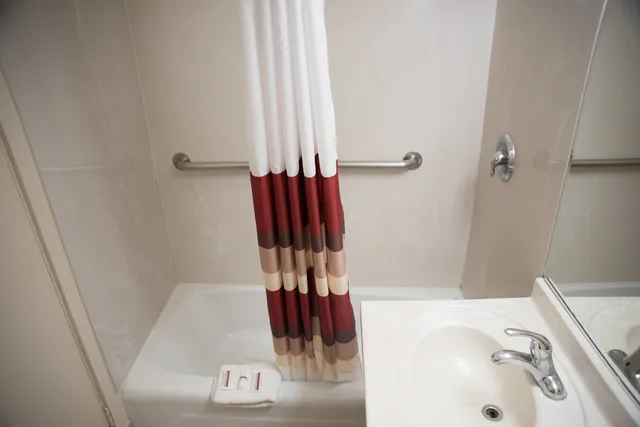 Deluxe, 3 Queen Beds, Red Roof Inn Blythe 5/5