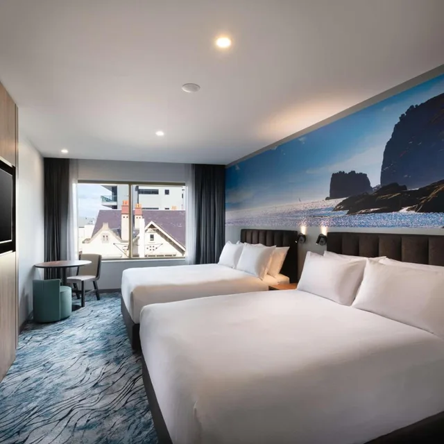غرفة بسرير كينج وسريرين كوين، DoubleTree by Hilton Hobart 4/8