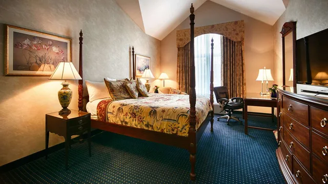 غرفة تنفيذية بسرير كوين، Best Western Plus Mentor-Cleveland Northeast 2/4
