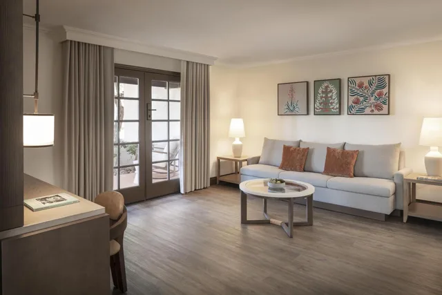1 Bedroom, King Bed, Parlor, Sofa، The Scottsdale Resort At Mccormick Ranch 3/4