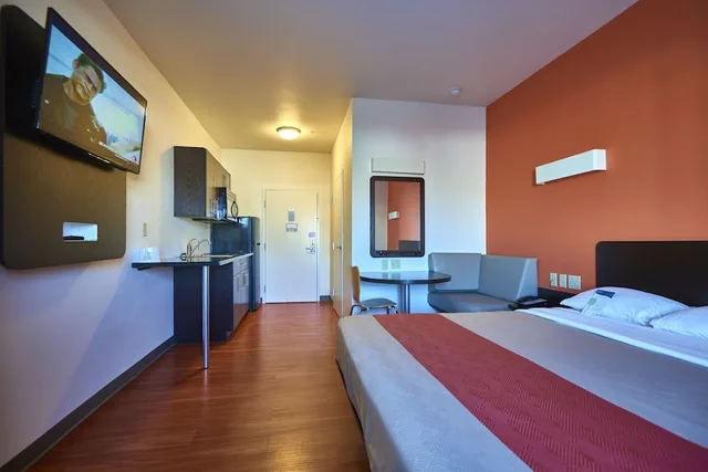Deluxe, King Bed, Kitchenette, Motel6 Wilkes Barre, PA - Arena 2/9
