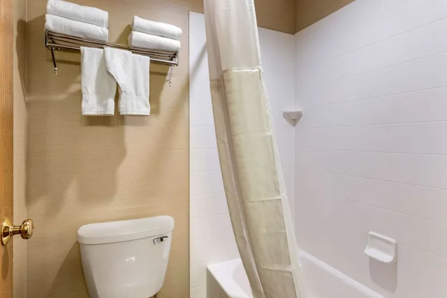غرفة قياسية بسرير كينج، Comfort Inn Sedalia Station 10/10