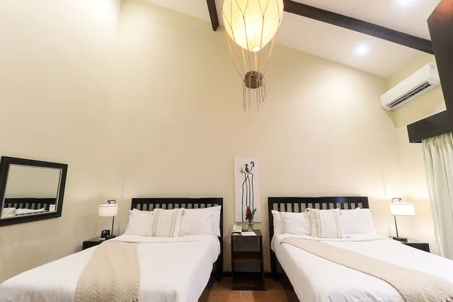 جناح بسريرين كوين، The Riverside Inn 1/9